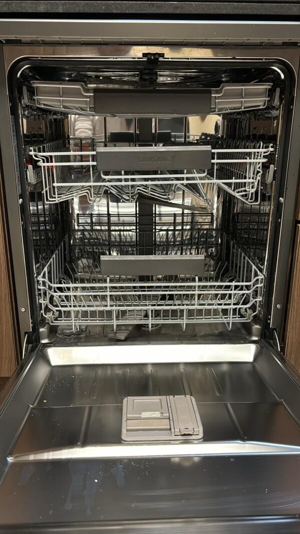 Used Samsung Latest Model 3 Racks Dishwasher Gray Color Like New - Image 3