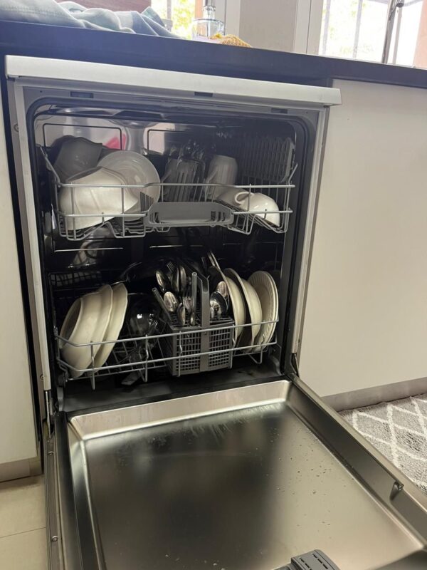 Used Siemens Dishwasher - Sleek Design, Fully Functional - Image 2