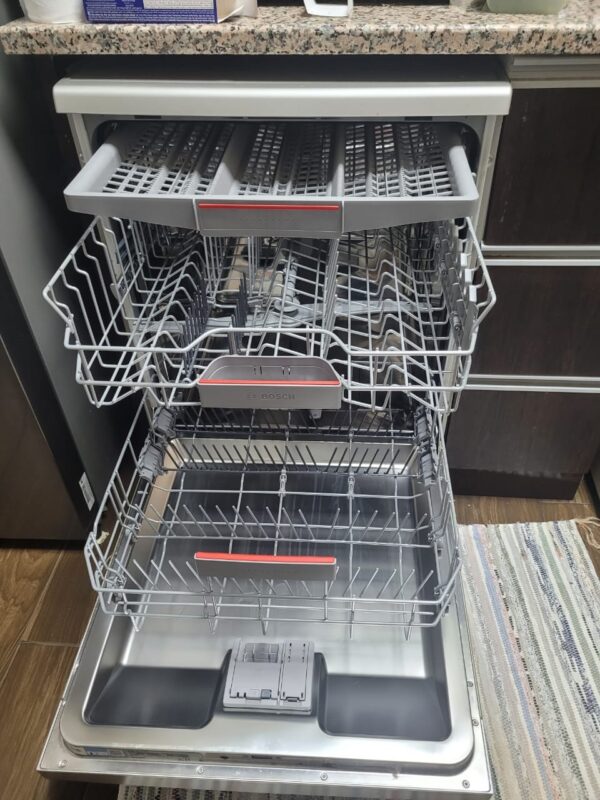 Used Bosch Series4 Home Connect WiFi Dishwasher 14Place setting Like New Conditions - Image 2