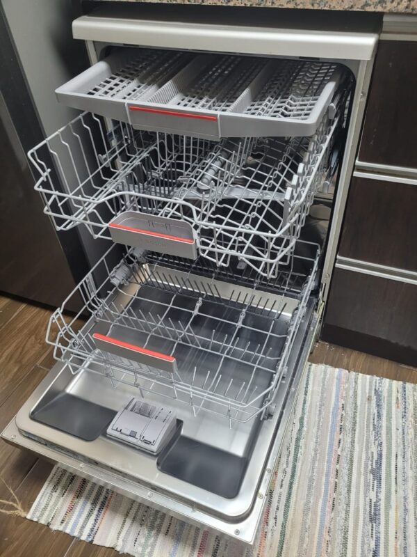 Used Bosch Series4 Home Connect WiFi Dishwasher 14Place setting Like New Conditions - Image 3