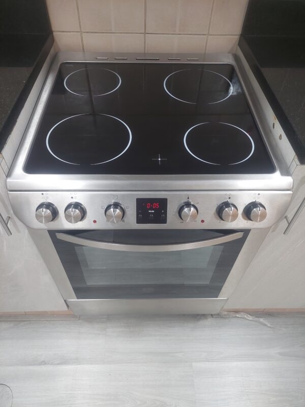 Used Hoover 4 Ceramic Hubs Electric Cooker 60/60cm Excellent Condition - Image 3