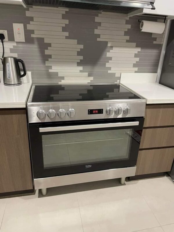 Used Beko New Model 5 Ceramic Hubs Electric Cooker 90cm excellent condition