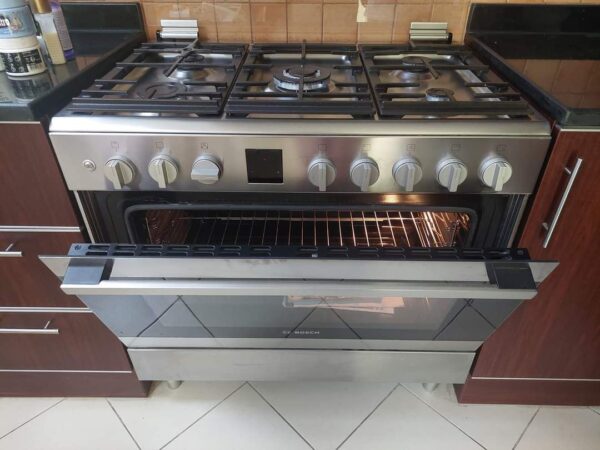 Used Bosch 5 Burner Gas Cooker Stove 90cm - Well-Maintained, High Capacity