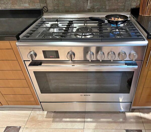 Used Bosch 5 Burner Gas Oven 90cm - Well-maintained