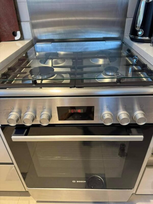 Used Bosch New Model 4 Burner Gas Oven Electric 60cm - Clean and functional