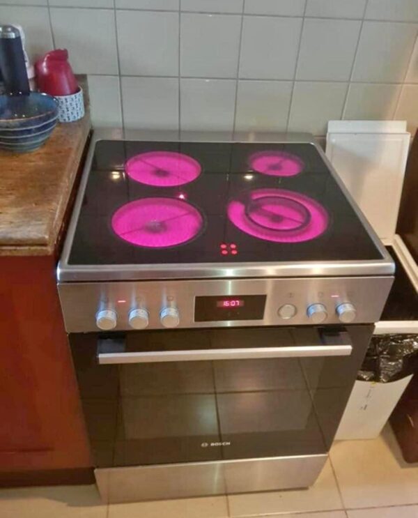 Used Bosch New Model 4 Ceramic Hubs Electric Cooker 60cm - Sleek & Functional