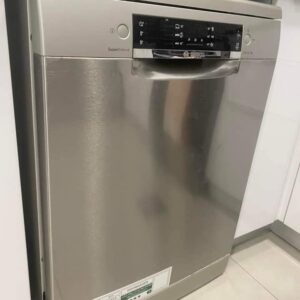 Used Bosch Serie4 Dishwasher - Sleek Design, Fully Functional