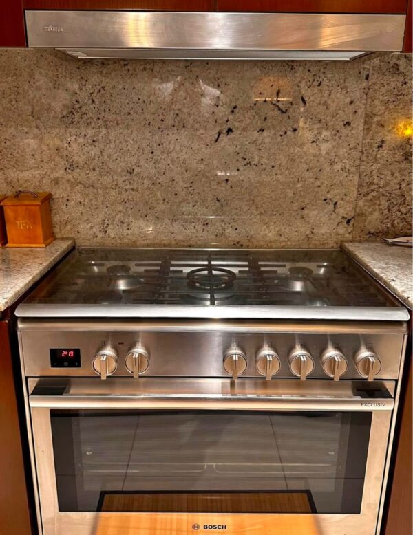 Used Bosch Serie8 Gas Cooker Electric Oven 90cm - Stylish & Functional