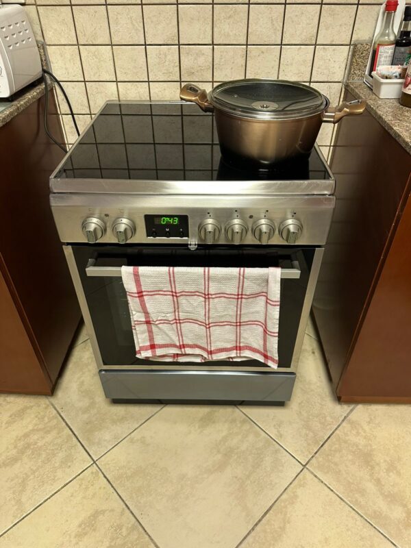 Used Indesit 4 Burner Gas Cooker 60cm - Compact & Powerful, Good Condition
