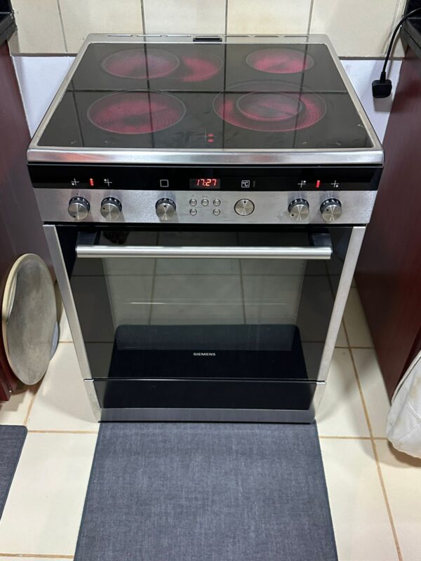 Used Siemens 4 Ceramic Hubs Electric Cooker 60cm - Energy Efficient, Great Value