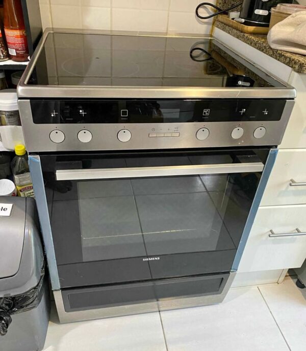 Used Siemens New Model 4 Ceramic Hubs Electric Cooker 60cm - Compact & Powerful