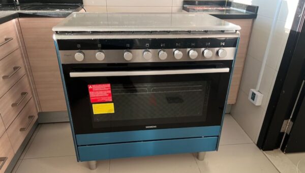Used Siemens New Model 5 Burner Gas Cooker 90cm - Modern Design, Top Performance