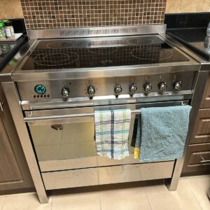 Used Smeg 5 Ceramic Hubs Electric Cooker 90cm - High-End Performance, Great Deal