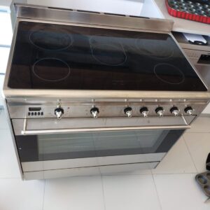Used Smeg New Model Electric Ceramic Cooker Stove 90cm - Well-Maintained, High Capacity