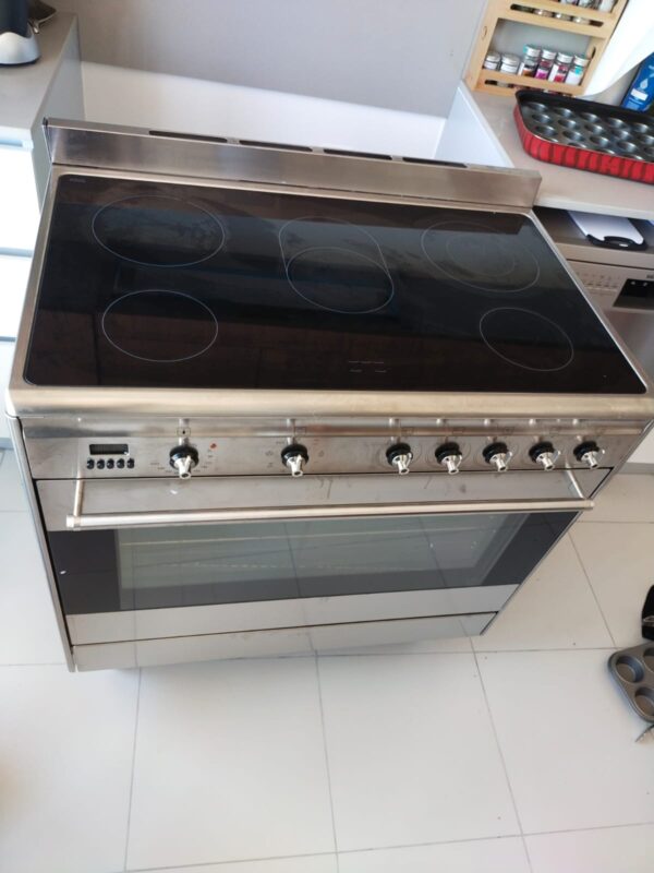 Used Smeg New Model Electric Ceramic Cooker Stove 90cm - Well-Maintained, High Capacity
