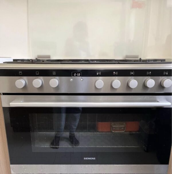 Used Siemens 5 burner gas Cooker 90cm with oven Inside fan excellent condition - Image 2