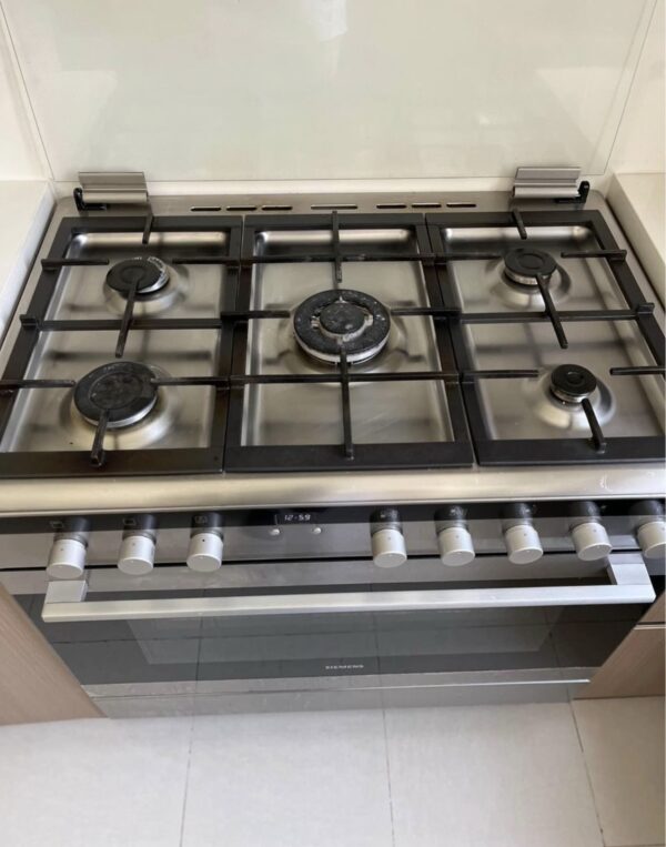 Used Siemens 5 burner gas Cooker 90cm with oven Inside fan excellent condition - Image 4