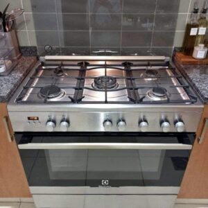 Used Electrolx 5 Burner Gas Electric Oven 90cm Excellent condition