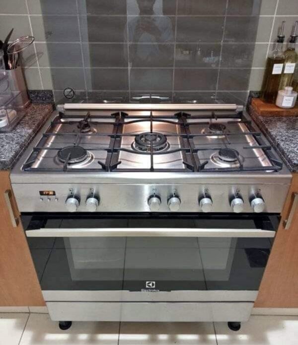 Used Electrolx 5 Burner Gas Electric Oven 90cm Excellent condition