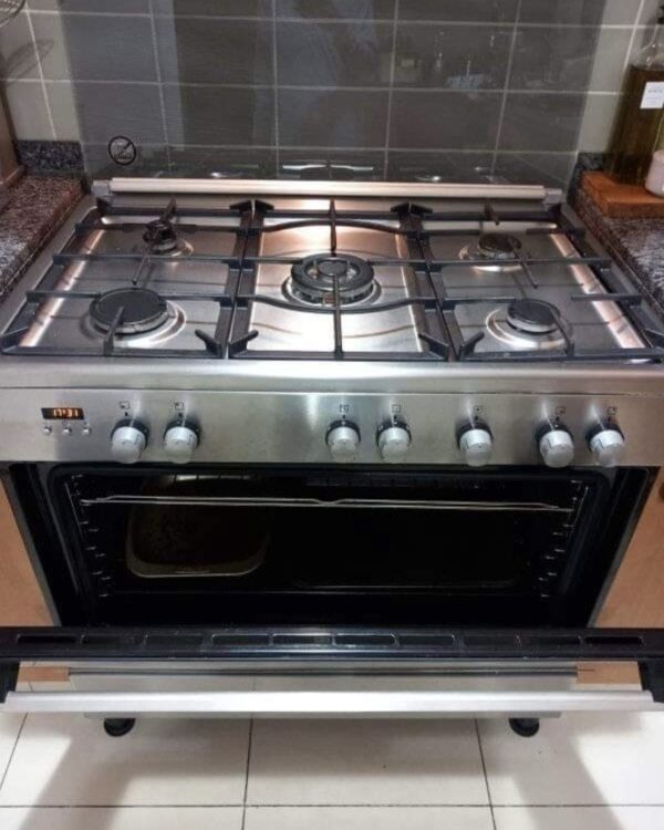 Used Electrolx 5 Burner Gas Electric Oven 90cm Excellent condition - Image 2
