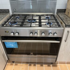 Used Electrolux 5 Burner Gas  Oven Electric Cooker 90cm - Sleek Design, Excellent Performance