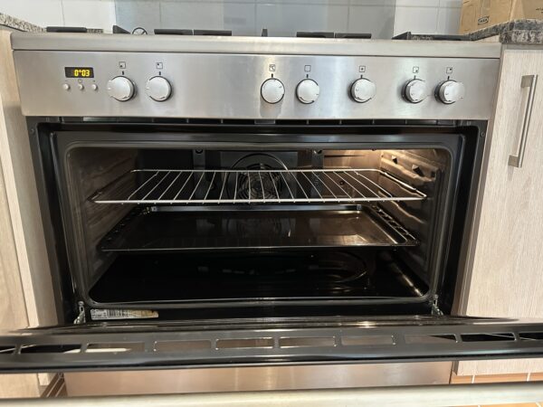 Used Electrolux 5 Burner Gas  Oven Electric Cooker 90cm - Sleek Design, Excellent Performance - Image 2