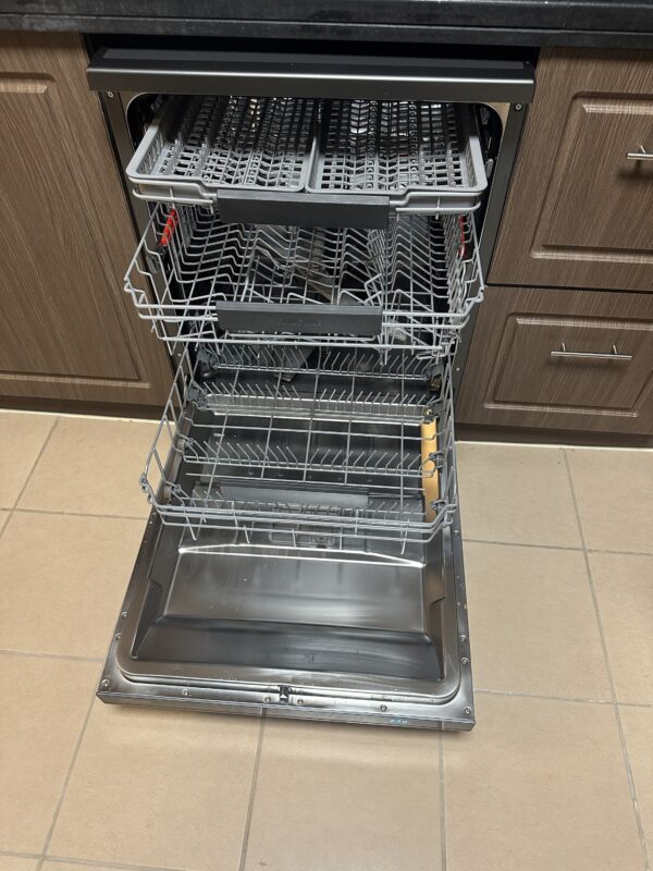 Used Samsung Latest Model 3 Racks Dishwasher Gray Color Like New - Image 2