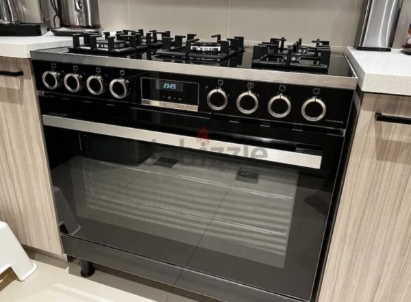 Used Bosch Series8 Full Gas Cooking Range 90x60cm - Image 2
