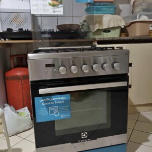 Used Electrolx 4 burner Gas Electric Oven 60cm perfect condition