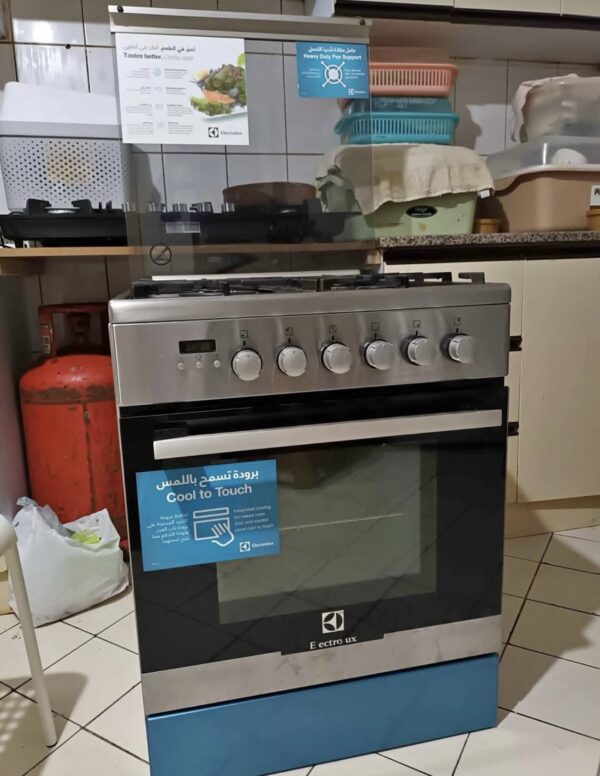 Used Electrolx 4 burner Gas Electric Oven 60cm perfect condition