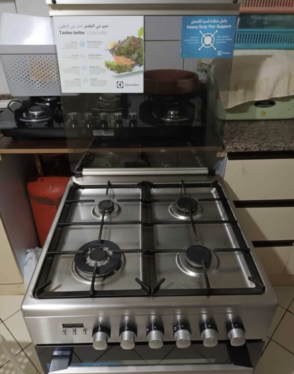 Used Electrolx 4 burner Gas Electric Oven 60cm perfect condition - Image 2