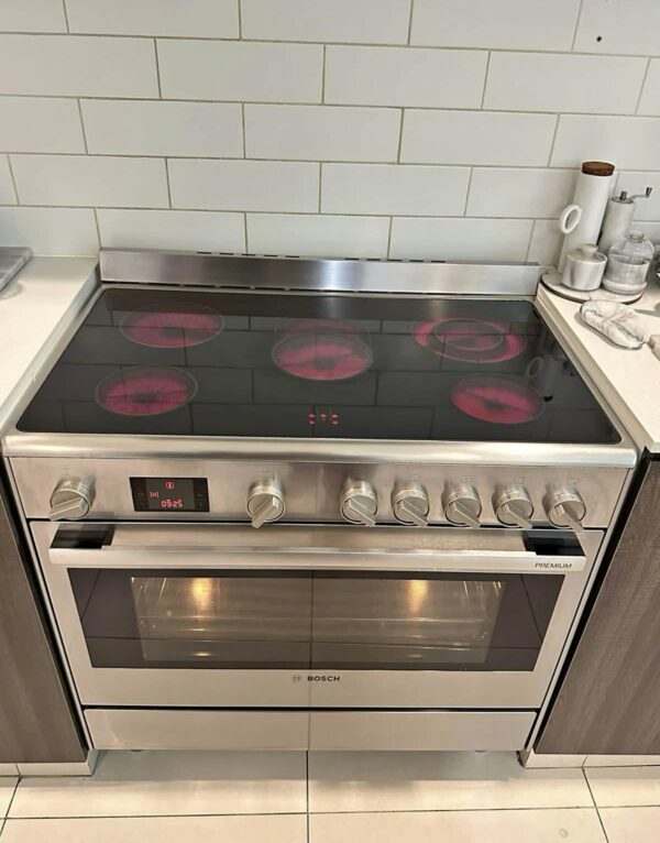 Used Bosch 5 Ceramic Hubs Electric Cooker 90cm Made in Italy excellent condition