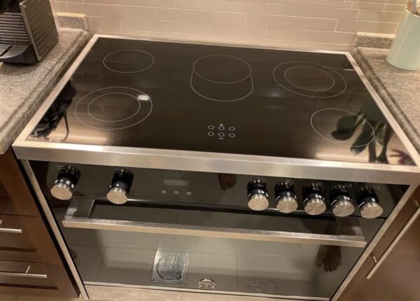 Used La Germnia 5 Ceramic Hubs Electric Cooker 90cm