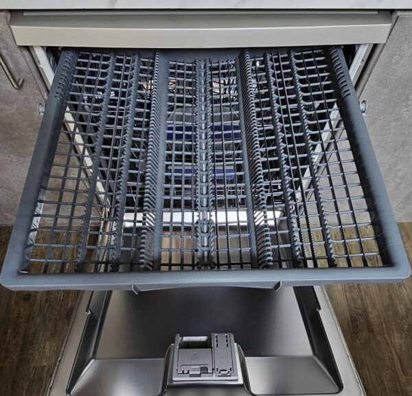 Used Siemens iQ500 Dishwasher Like New - Image 2